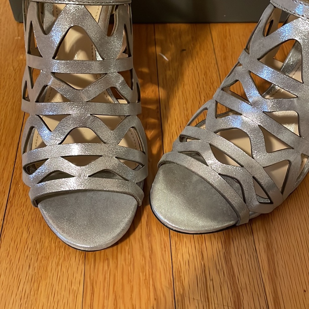 Vince camuto open toe heels. - Picture 2 of 10